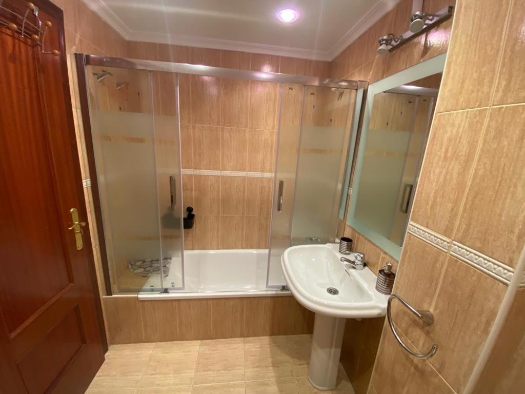 Apartamento En Complejo Residencial Rovacias Comillas Eksteriør bilde
